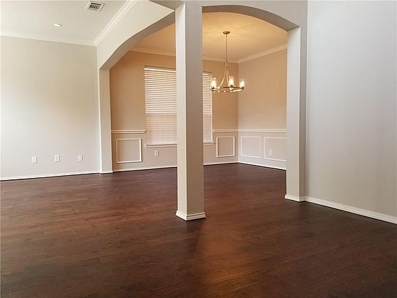 4th image of 5641 Westwood Ln