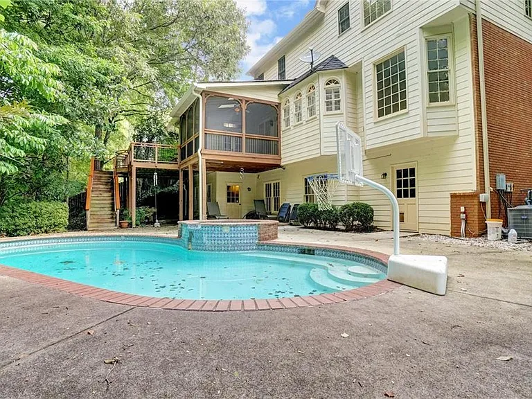 510 Jacaranda Ct — Photo 2