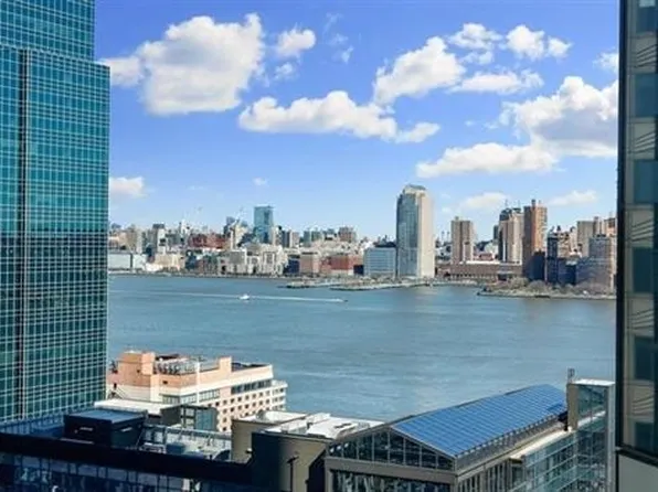 99 Hudson Street image 1 of 30