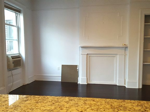3rd image of 4709 Vernon Blvd #3C
