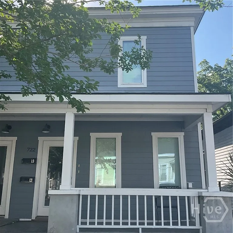 2 bed, 1.0 bath, 722 sqft, $1,700 — Photo 1