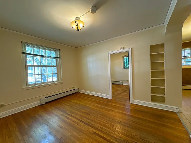 Chateau Apartments — Photo 36