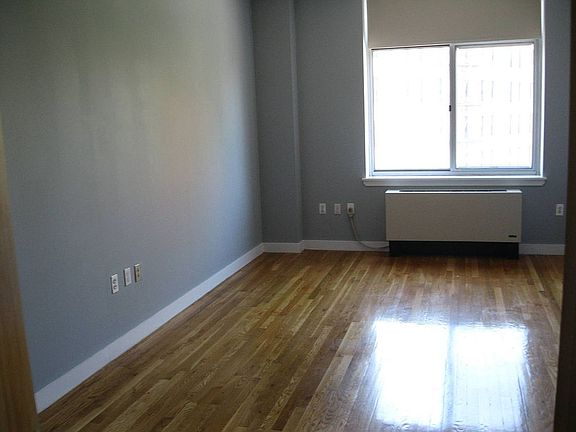5th image of 258 Saint Nicholas Ave APT 4B