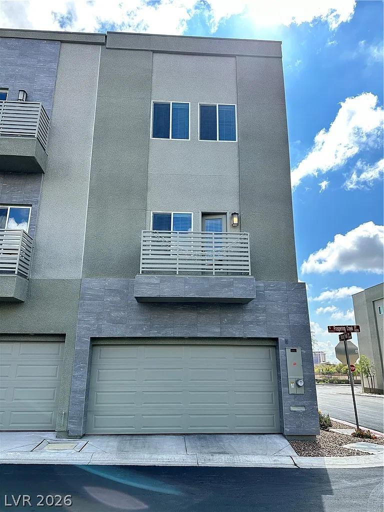 3 bed, 3.0 bath, 1548 sqft, $2,500 — Photo 1
