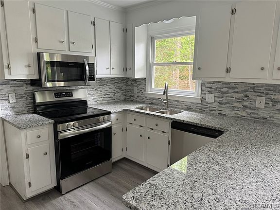 2nd image of 2406 Sunset Hills Ct