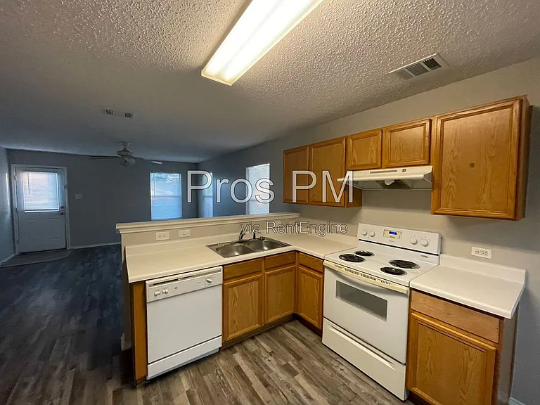 5013 Waterford Dr — Photo 7