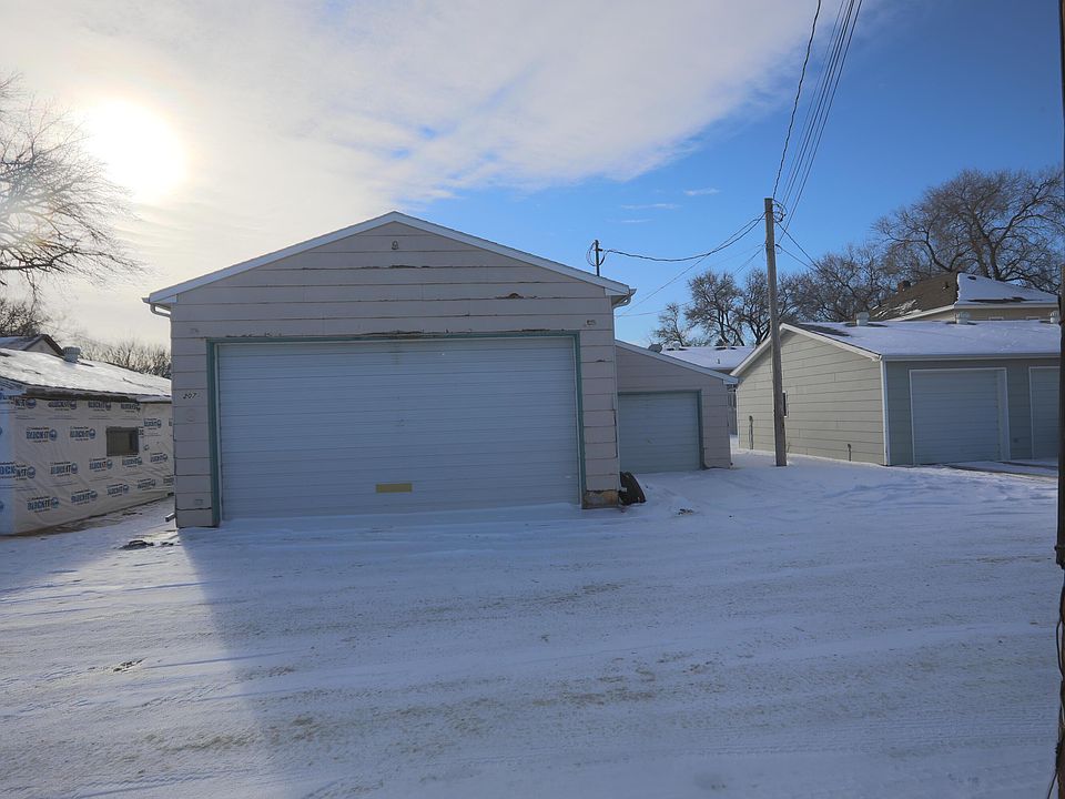 2nd image of 207 6th Ave NE