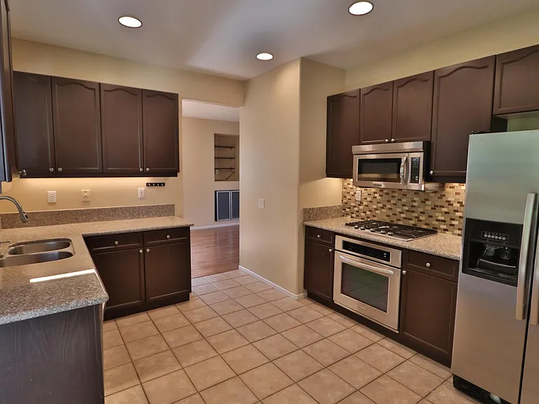 Large kitchen with optional space for breakfast dinette