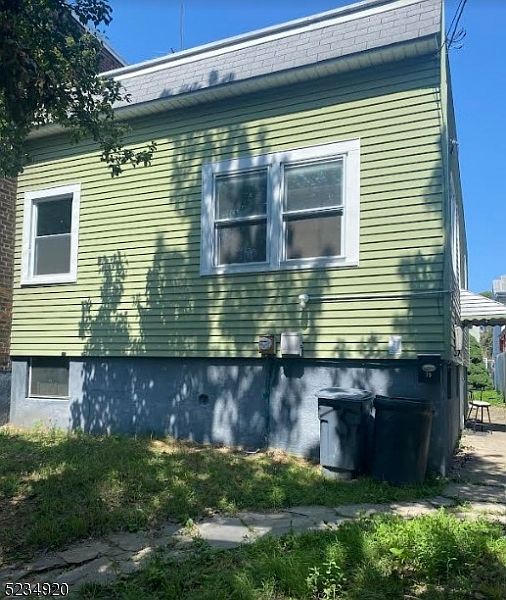 1st image of 75 Lake St