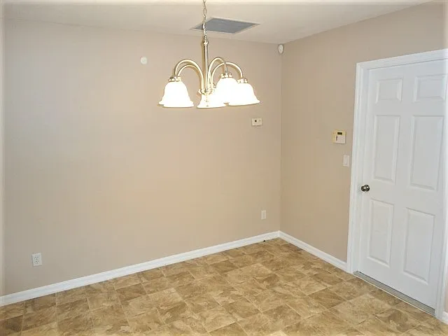 3 bed, 2.0 bath, 1408 sqft, $2,310 — Photo 4
