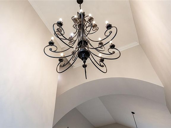 5th image of 204 Golden Bell Way