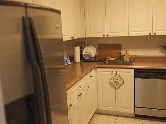 4th image of 1455 E Treasure Dr Penthouse H