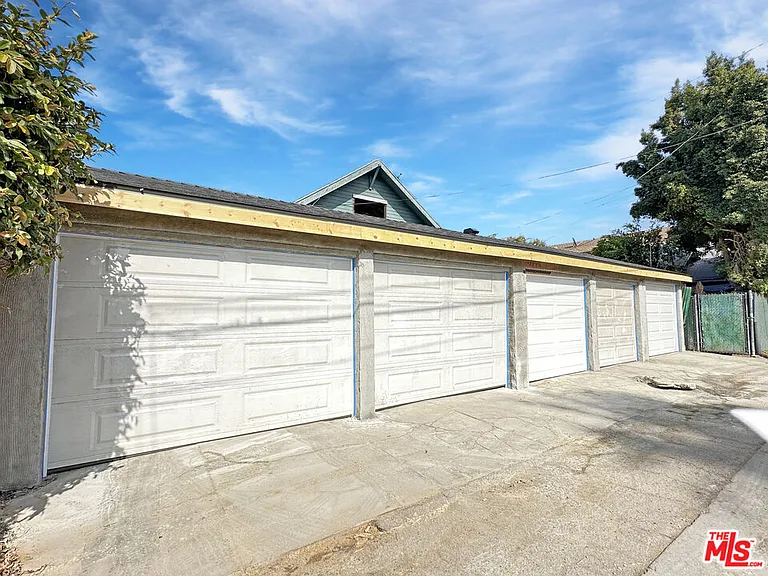 5930 Willoughby Ave — Photo 26