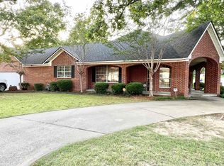 1 Sugarloaf Loop, Maumelle, AR 72113