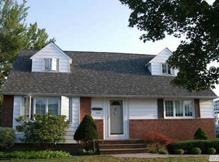 3670 Hunt Rd, Wantagh, NY 11793