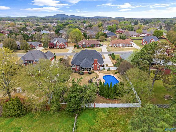 5th image of 104 Hidden Creek Dr