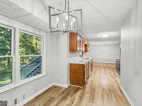 5th image of 170 W Forest Dr