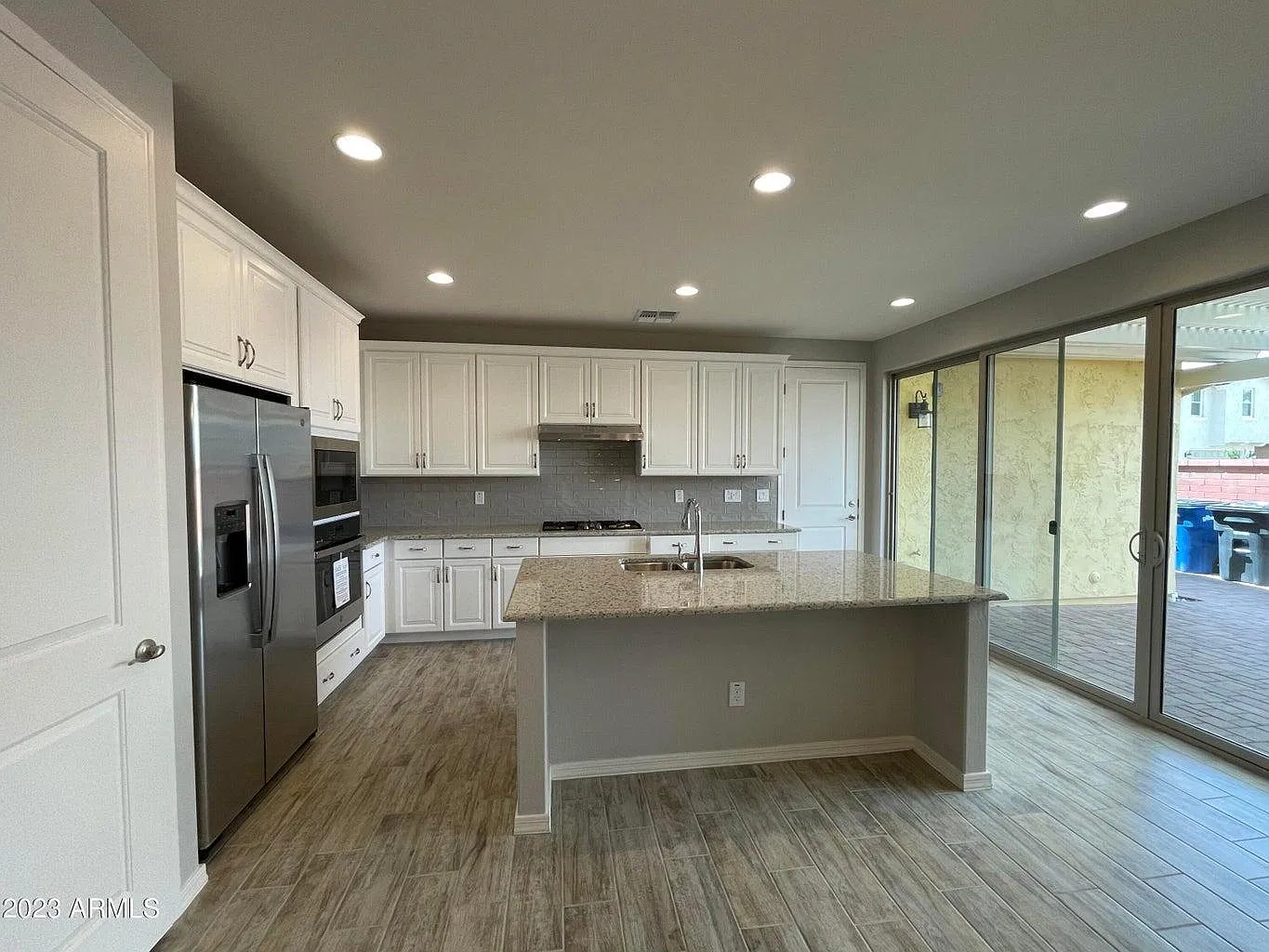 4 bed, 2402 sqft, $3,200 — Photo 3