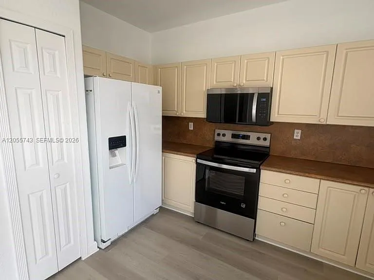 5420 NW 107th Ave #301 — Photo 4