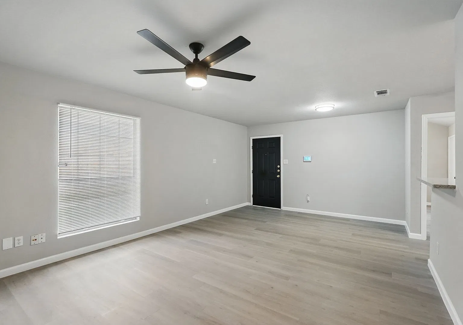 Welcome to your new 3bdrm 2bth home! — Photo 4