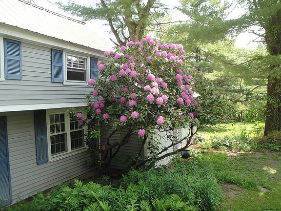 3rd image of 4 Wintergreen Ln