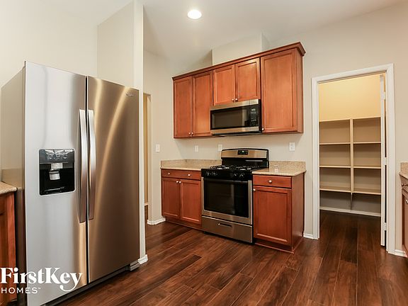 5th image of 5967 Rosanna St