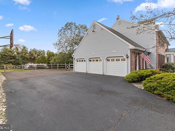 4th image of 161 Anselm Dr