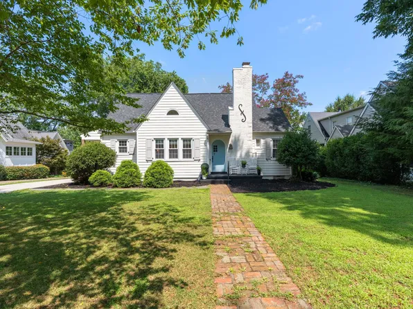 7 Longview Ter, Greenville, SC 29605