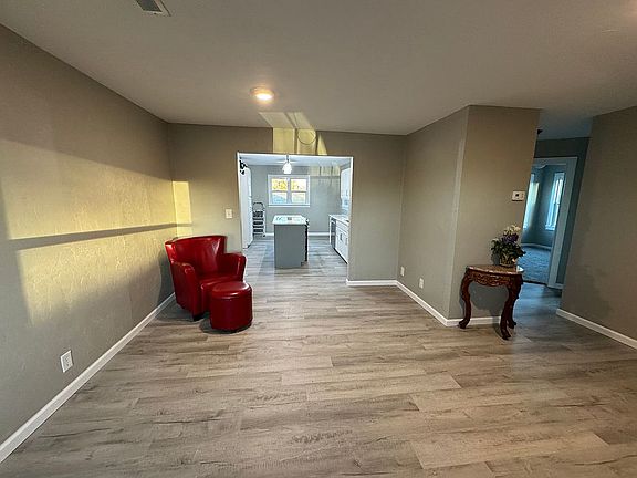 3rd image of 2617 N Market Ave