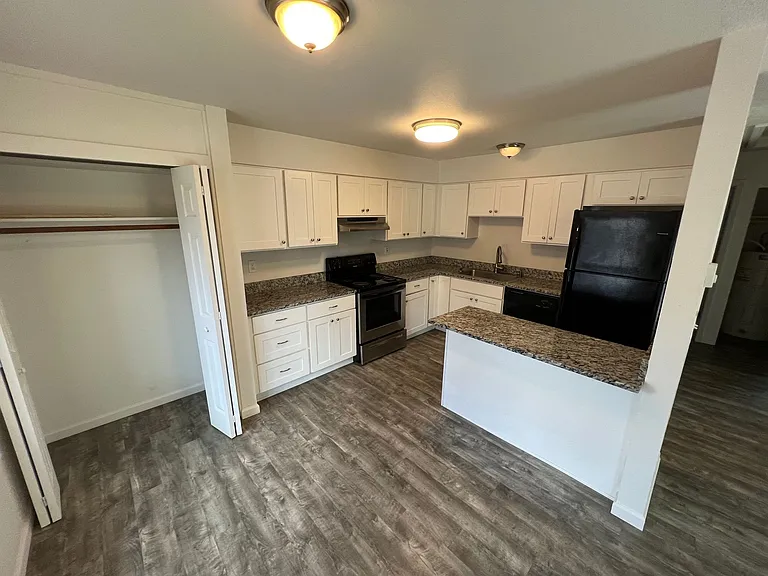 11575 SW Greenburg Rd #8 — Photo 16
