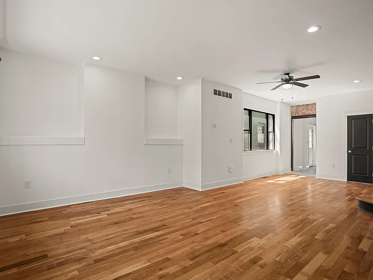 2706 E Somerset St — Photo 5