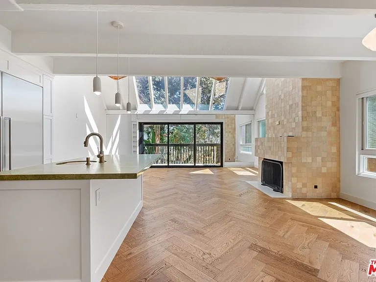 33 E Reef St #4 — Photo 5