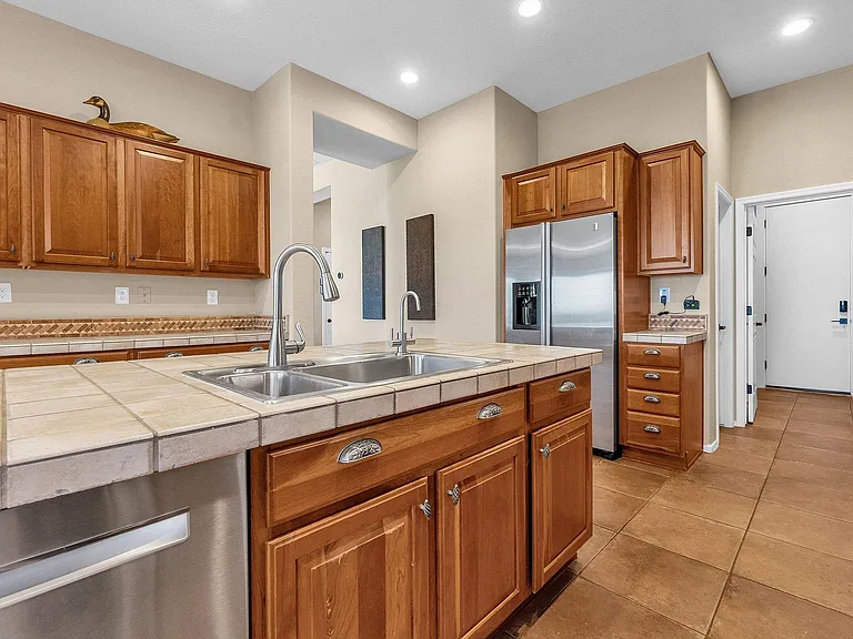 1715 W Ainsworth Dr — Photo 17