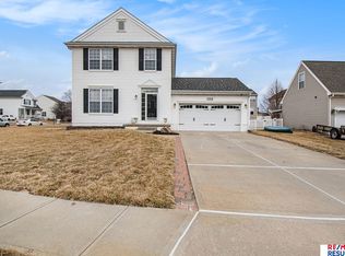 19828 Hazelnut Dr, Gretna, NE 68028