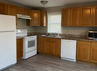 8 Jonathan Cir, Worcester, MA 01604