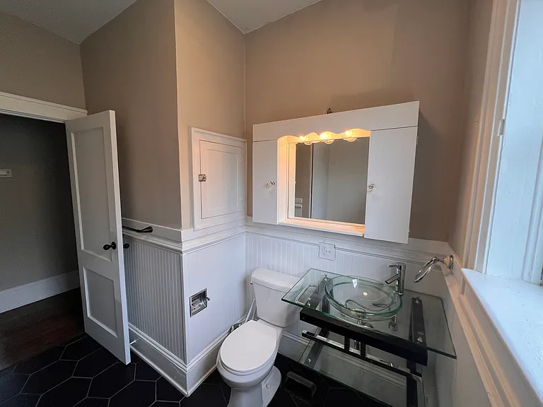 220 Leon Ave — Photo 23