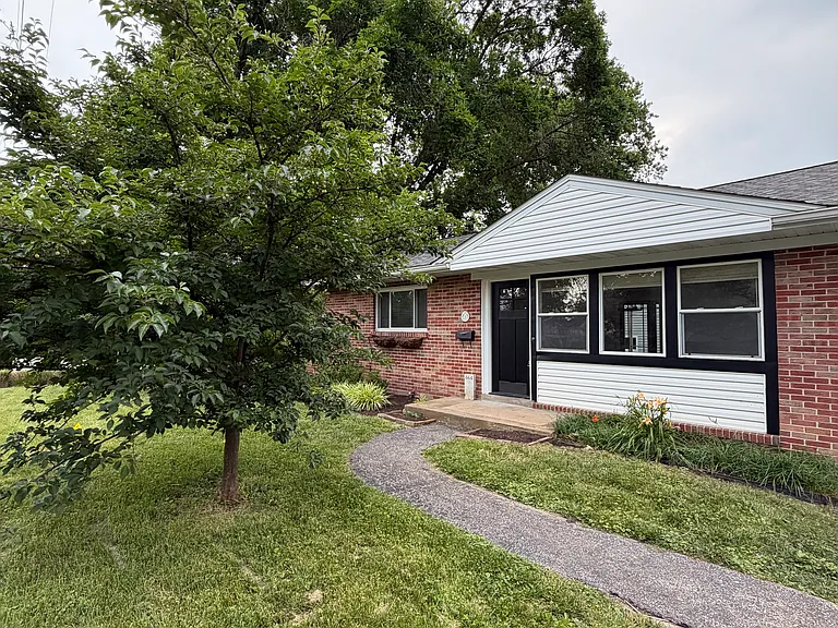 464 Quan Ave — Photo 1