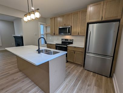 3rd image of 715 Seymour Ave