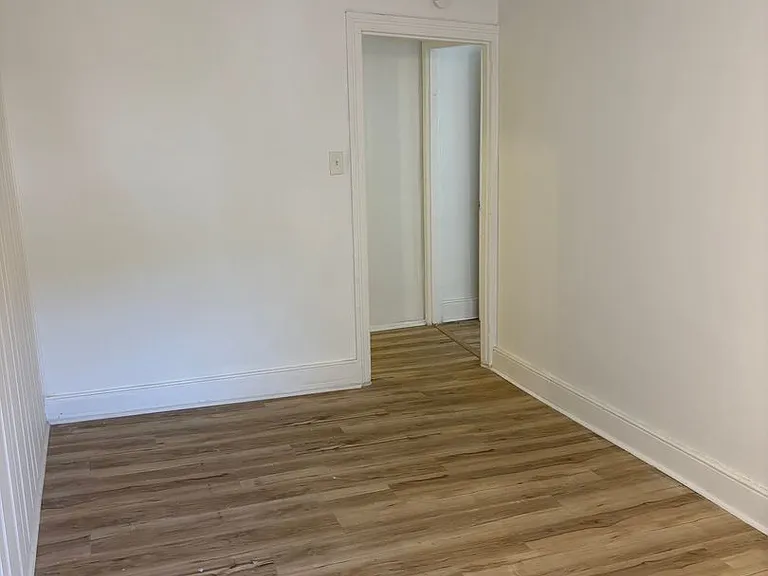 263 E Chestnut St — Photo 11