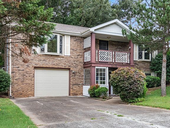 3rd image of 221 Marshall Dr