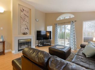 922 SW 12th St, Troutdale, OR 97060