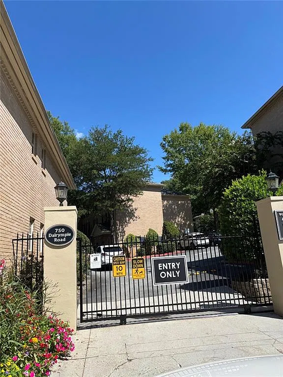 3 bed, 2.0 bath, 1827 sqft, $2,250 — Photo 3