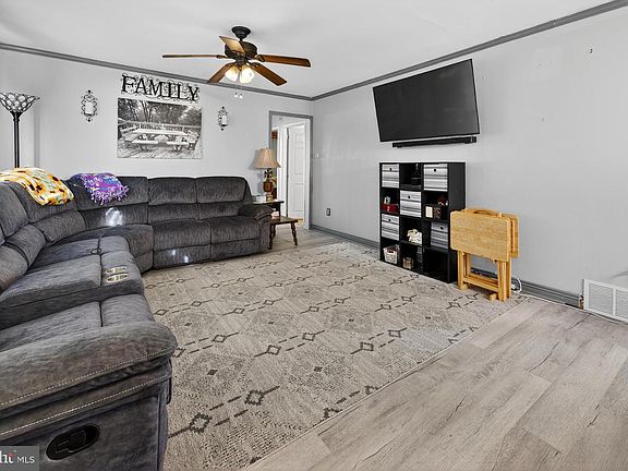 3rd image of 2039 Bangor Ave