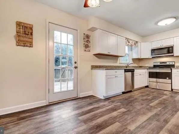 8 Courtland St, Taneytown, MD 21787