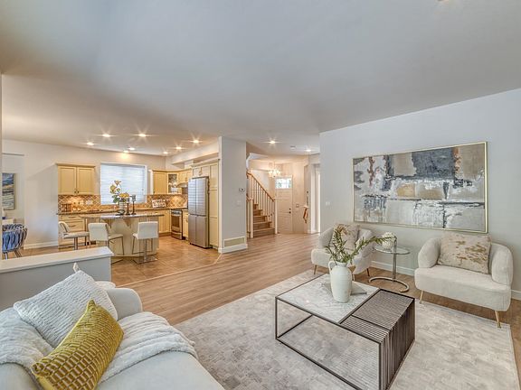 4th image of 123 Maple Dr