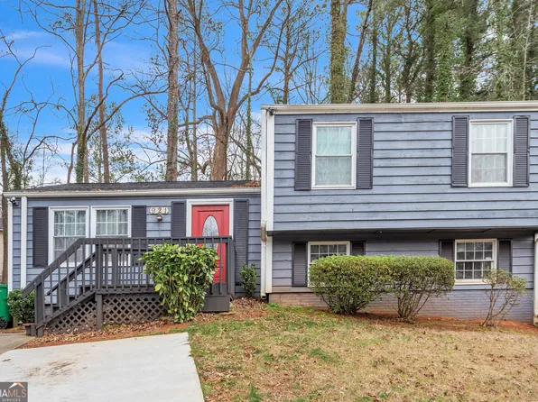 921 Parkwest Ln, Stone Mountain, GA 30088
