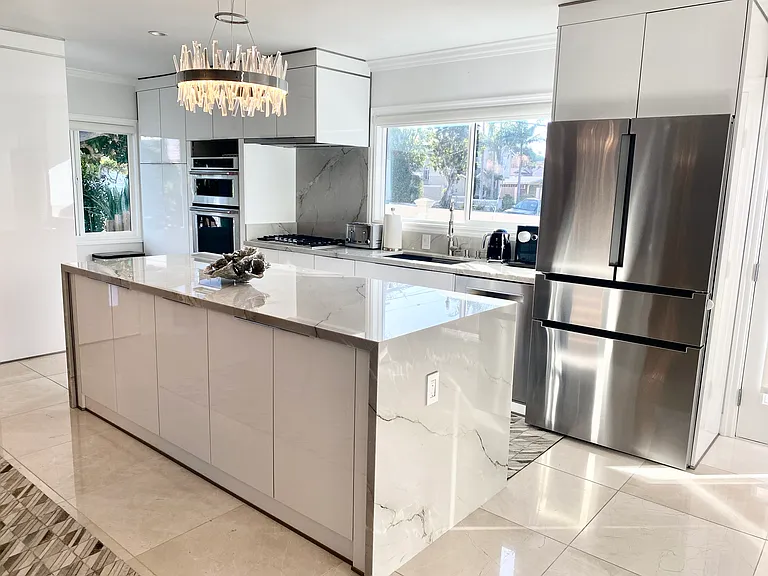 2101 Pullman Ln — Photo 3