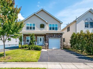 54 Hillcrest Ave, Iselin, NJ 08830