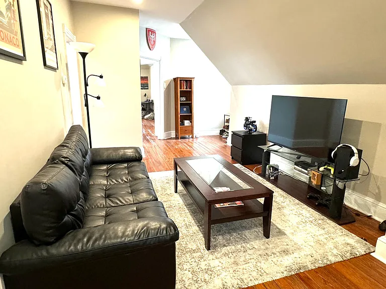 450 Lyceum Ave #4 — Photo 1