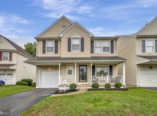 619 Foxglove Dr, Morton, PA 19070